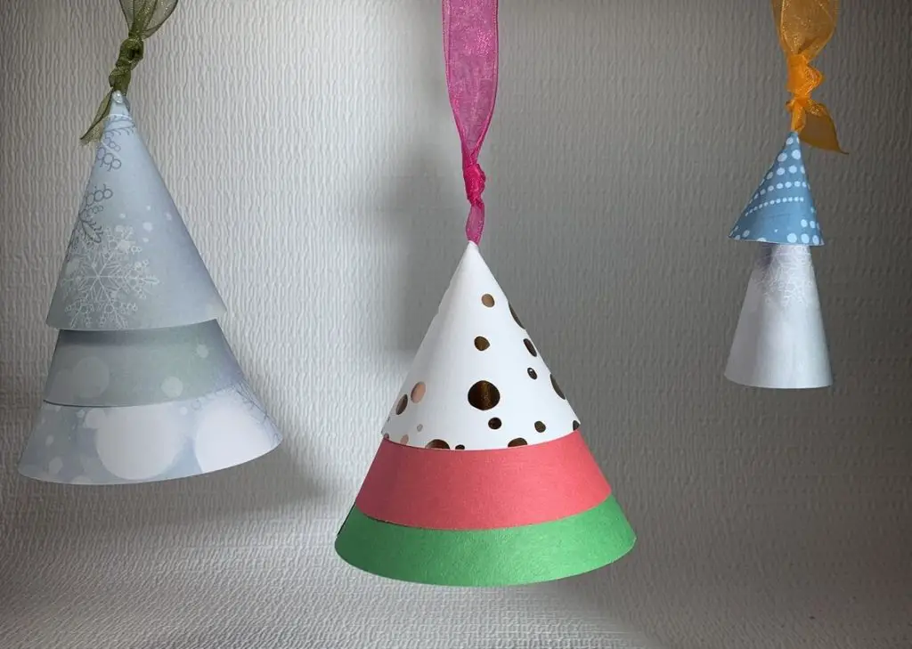 simple paper Christmas tree ornaments