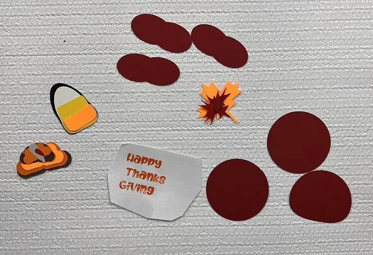 assembly Thanksgiving cupcake toppers