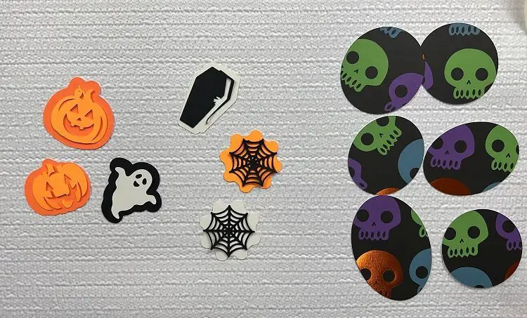 Free Halloween Cupcake Toppers with Cricut