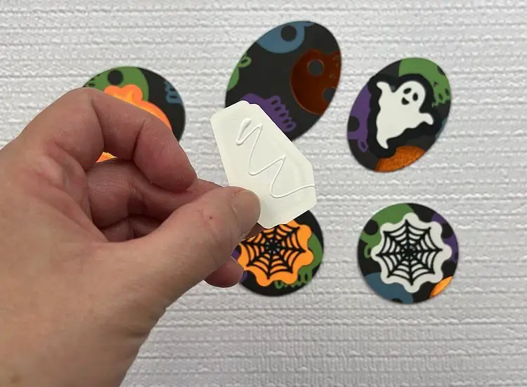 Free Halloween Cupcake Toppers with Cricut gluing