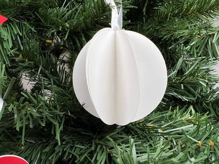 Simple Paper Circle Christmas Ornaments