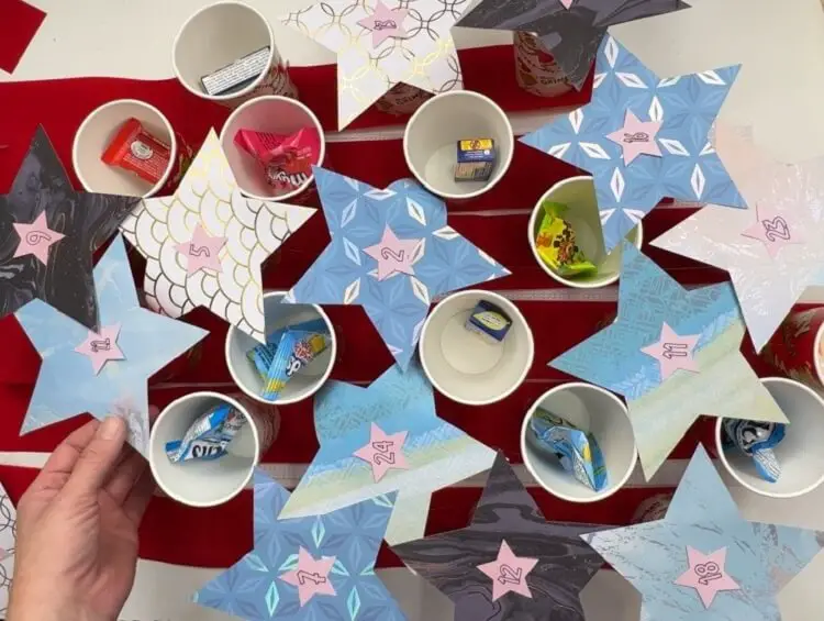 Star Holiday Countdown Calendar - gluing stars