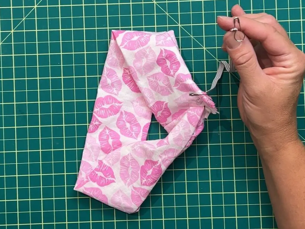 inserting elastic