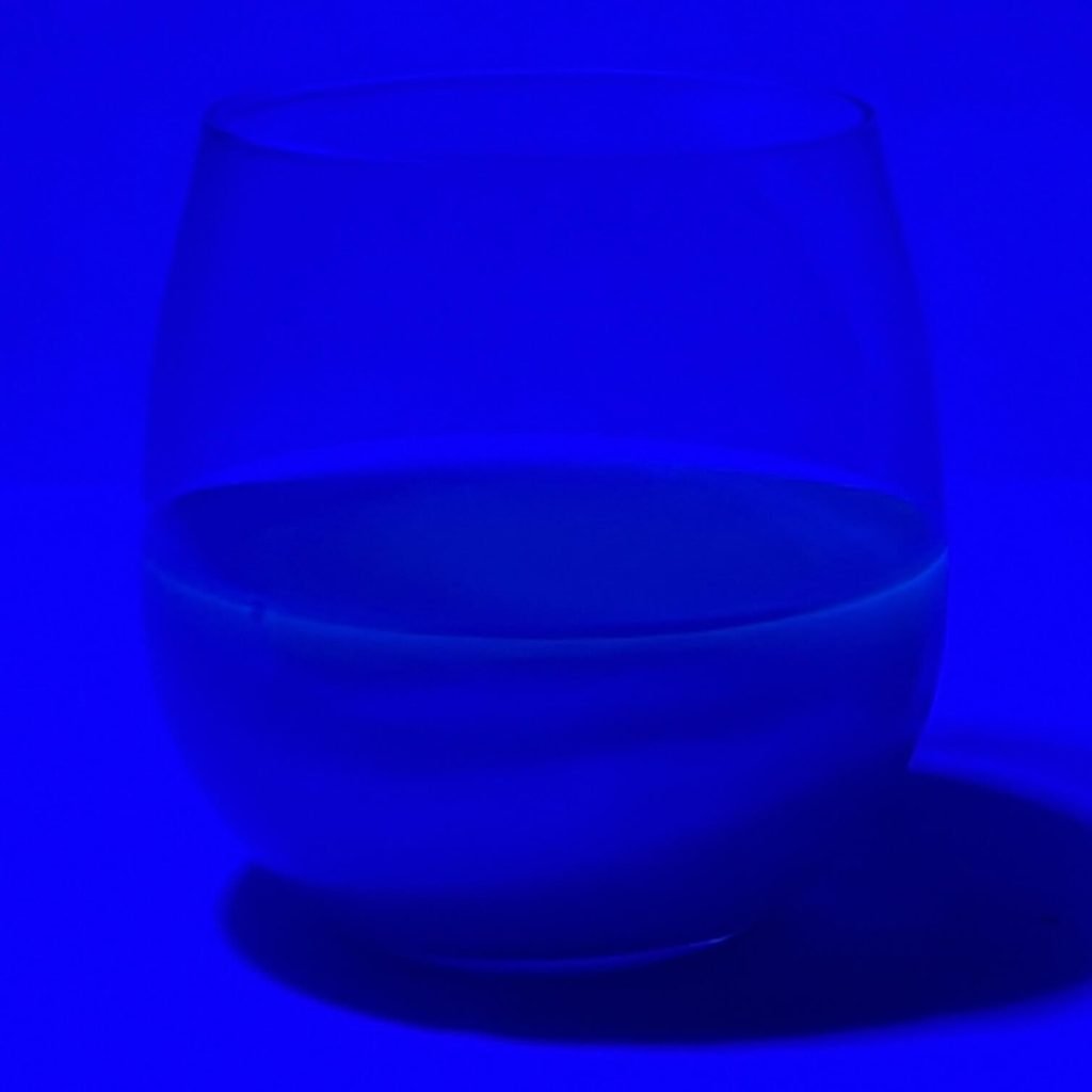 mica powder in tonic water with black light