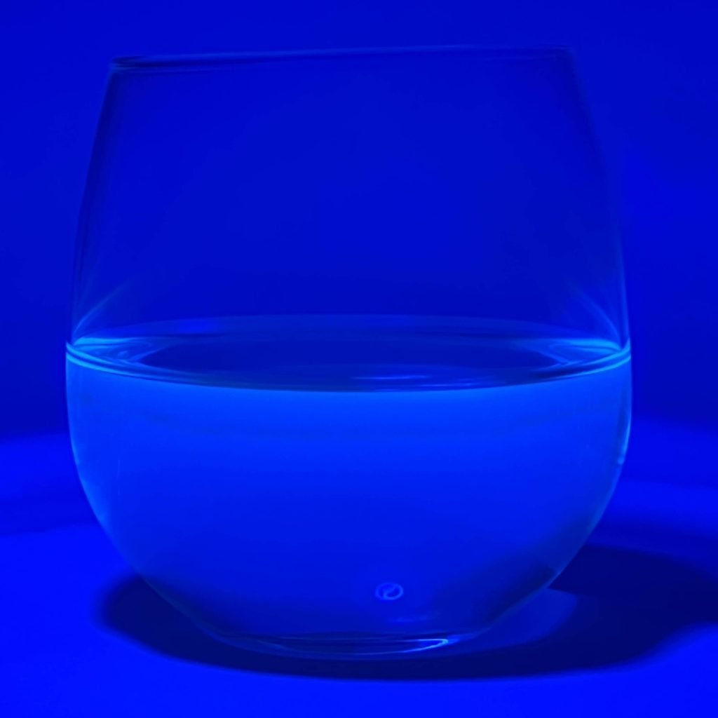 tonic water with black light