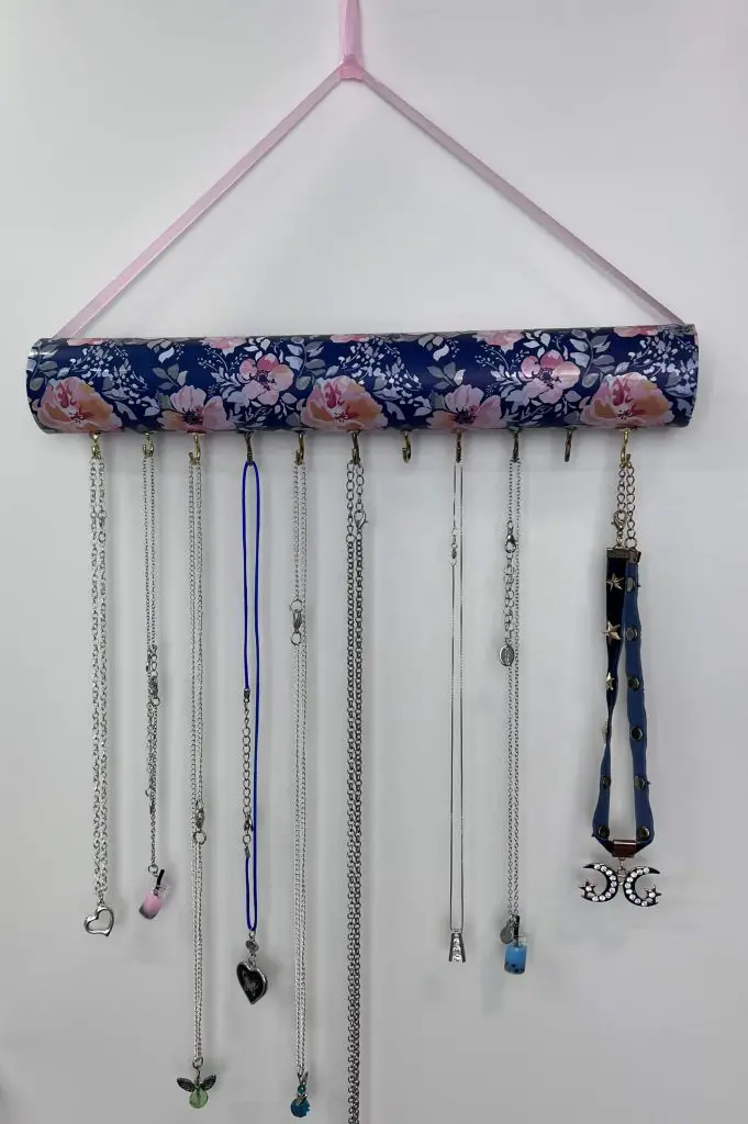 DIY Simple Necklace Holder
