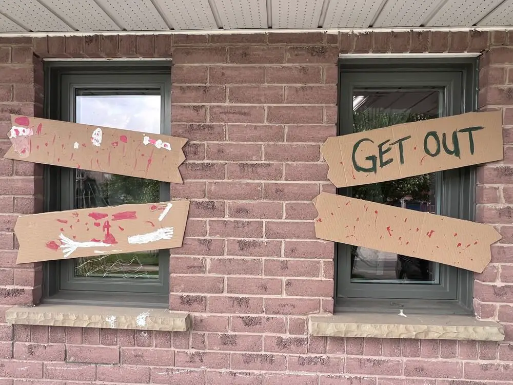 How to make window barricades