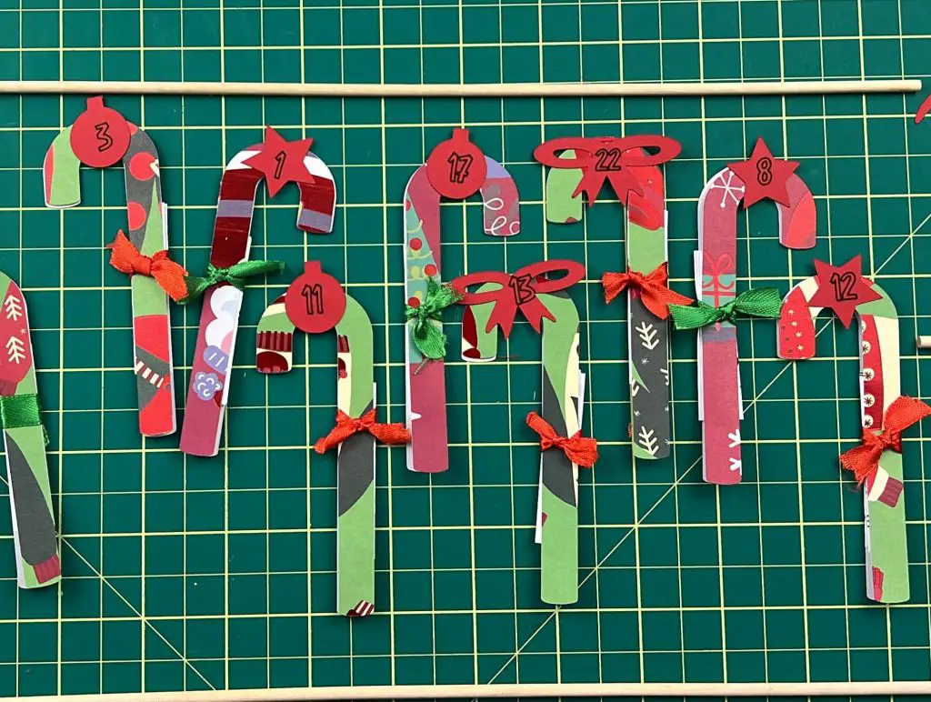 aligning family activity holiday countdown calendar