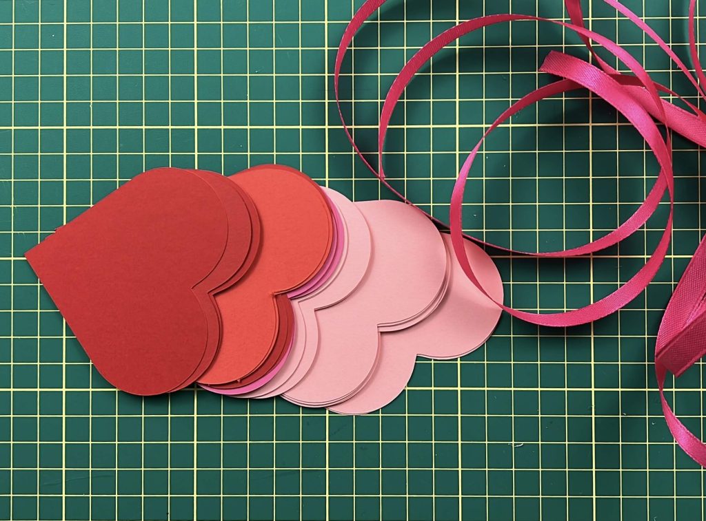 simple DIY Valentine's Day Wall Decorations