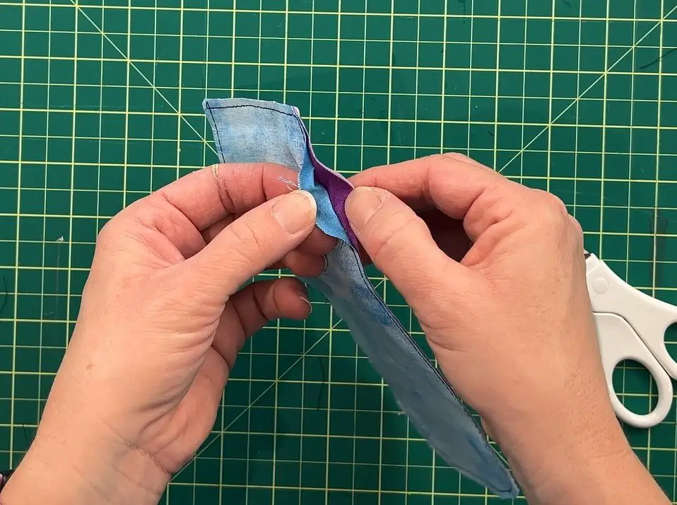 Flipping mini wallet right side out