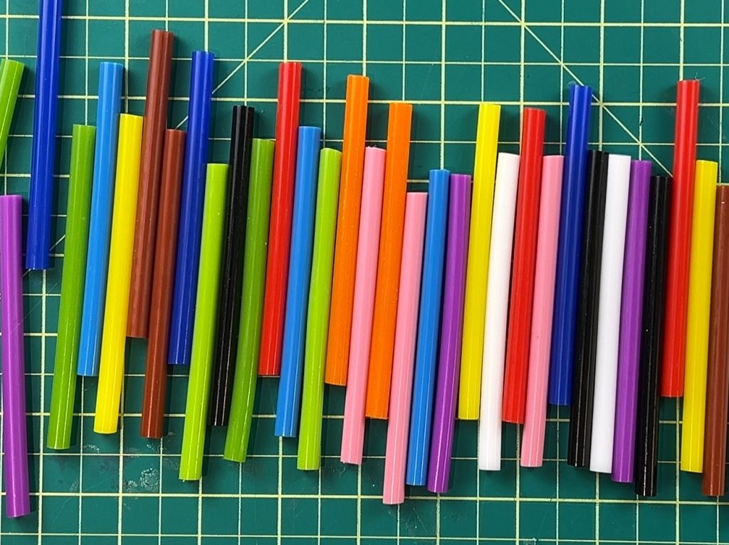 glue gun hacks - colorful glue sticks
