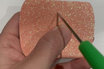 holes how to make an earbud case