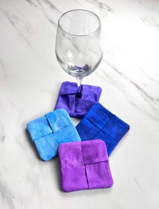 wine glass cozy blog front page